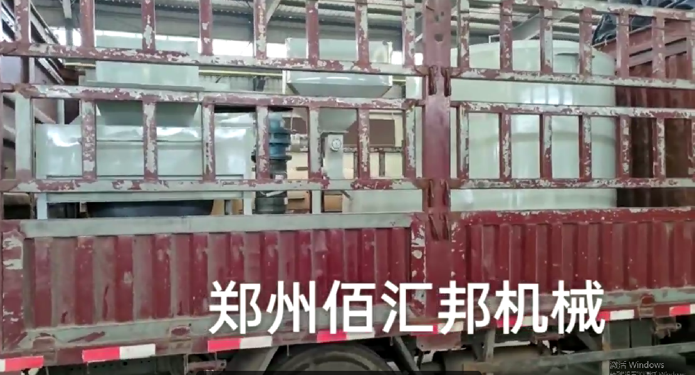 佰匯邦機(jī)械發(fā)往山東的炒灰機(jī)現(xiàn)場